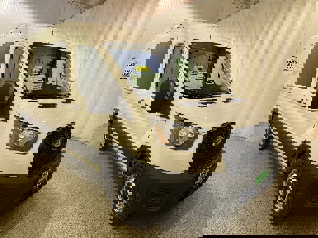 New 2025 OXFORD WHITE Ford BASE image 1