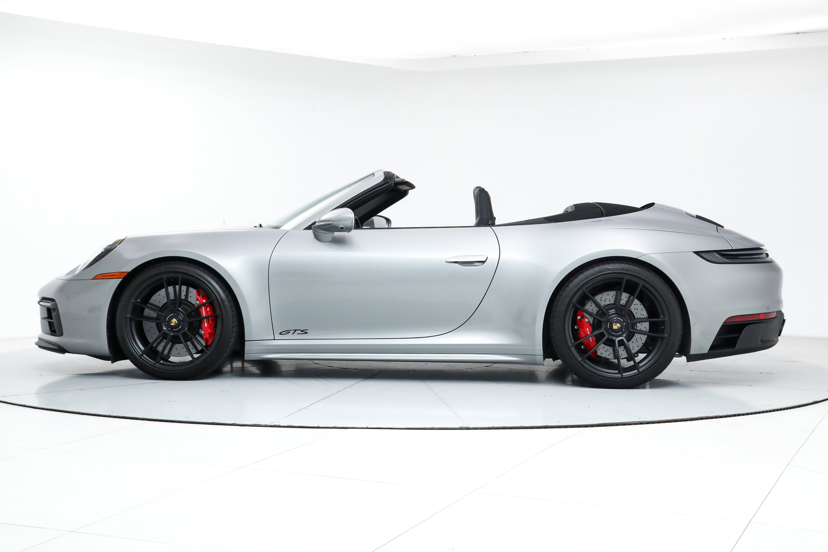 2024 Porsche 911 4 GTS Cabriolet photo 2