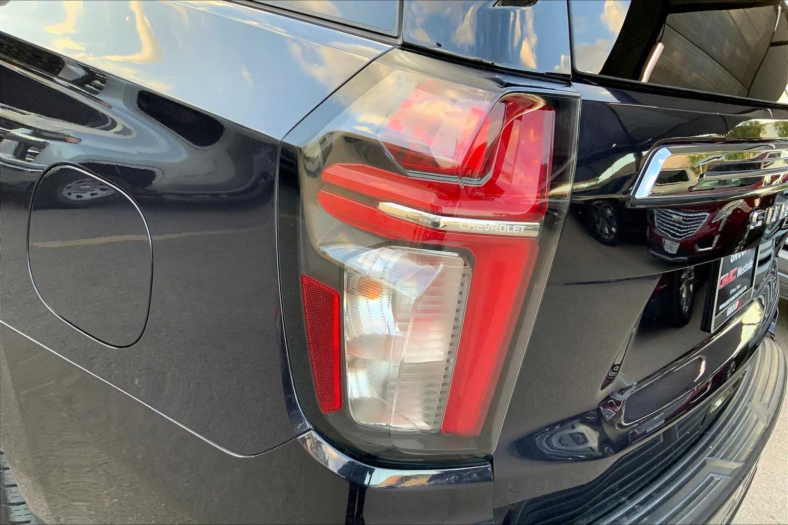 2022 Chevrolet Suburban LT photo 28