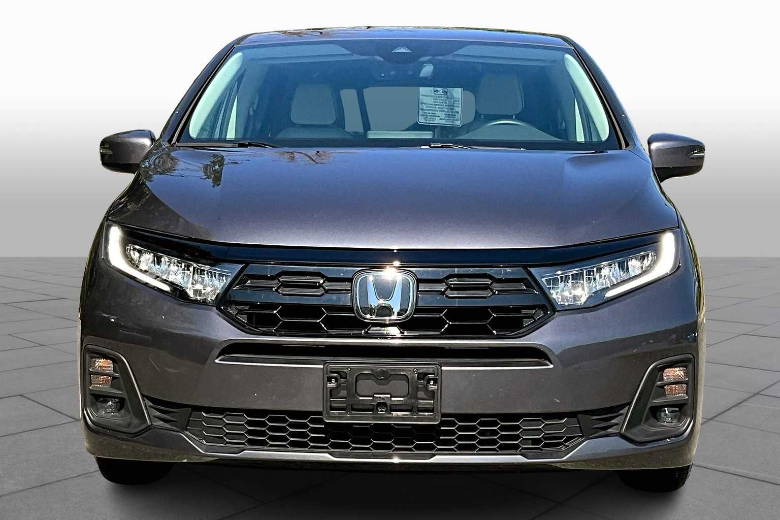 2025 Honda Odyssey Touring photo 3