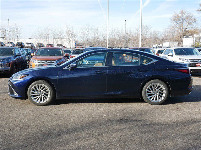 2019 Lexus ES 350 Luxury photo 2