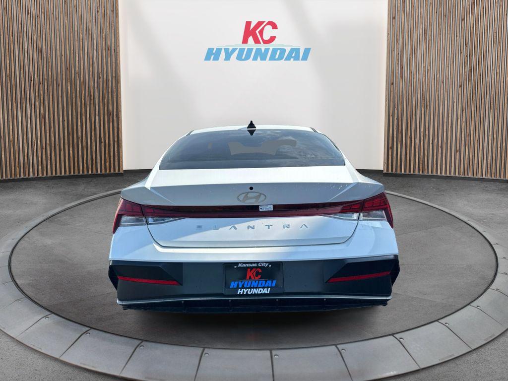 2025 Hyundai Elantra SEL Convenience photo 6