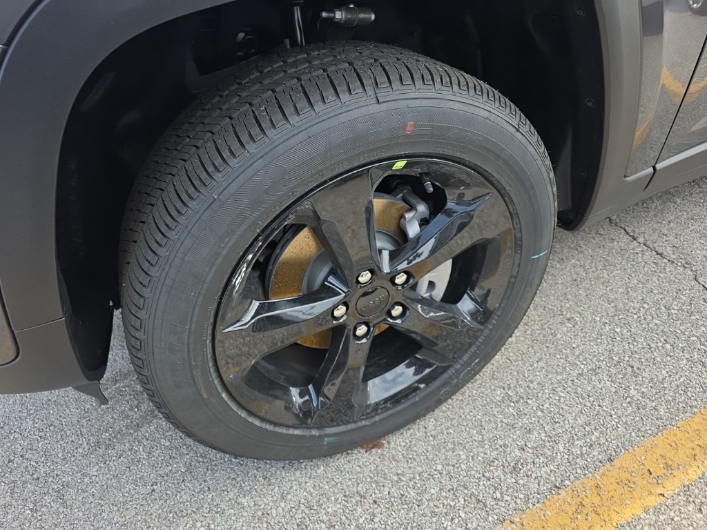 2025 Jeep Grand Cherokee Altitude X photo 2