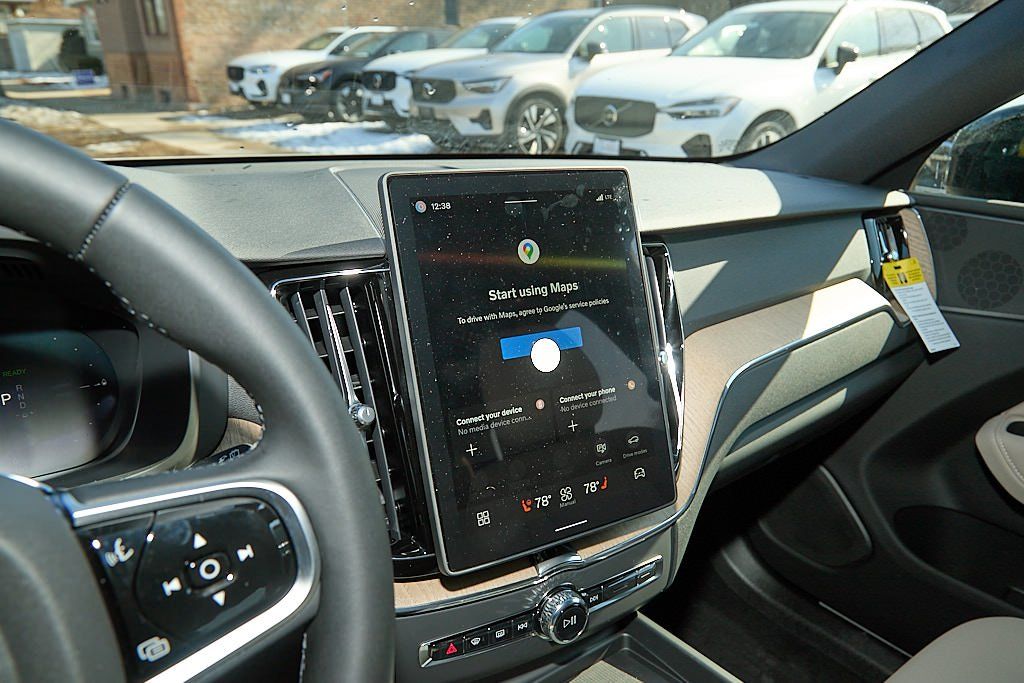 2026 VOLVO XC60 - Image 14