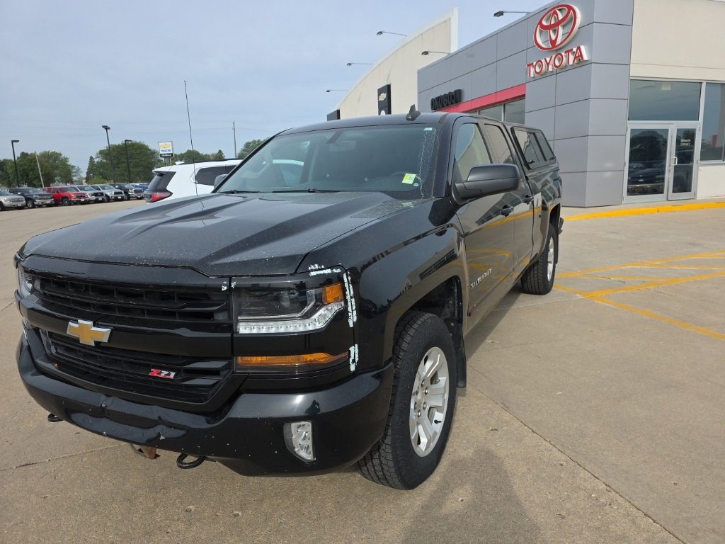 Used 2017 Chevrolet Silverado 1500 LT with VIN 1GCVKREC9HZ157542 for sale in Spirit Lake, IA