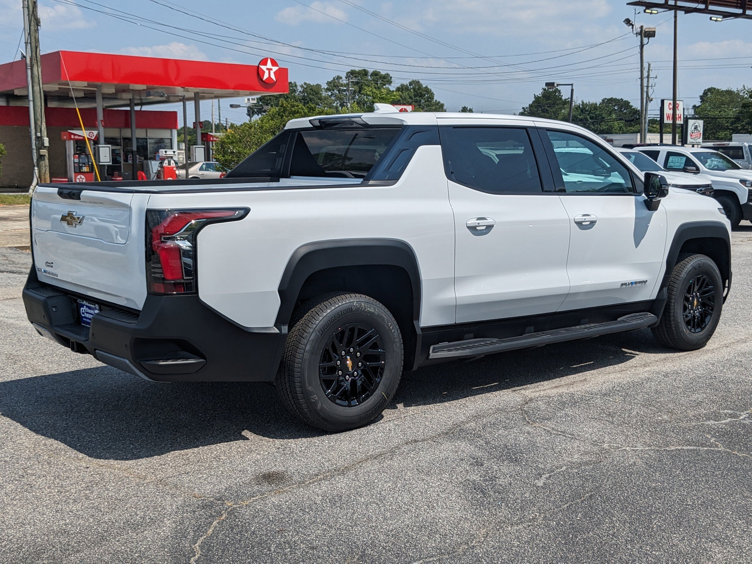 2025 Chevrolet Silverado EV LT photo 4