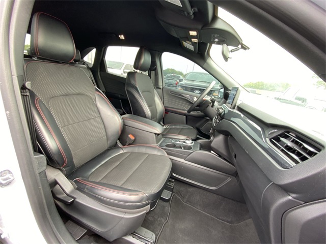 2025 Ford Escape ST-Line photo 16