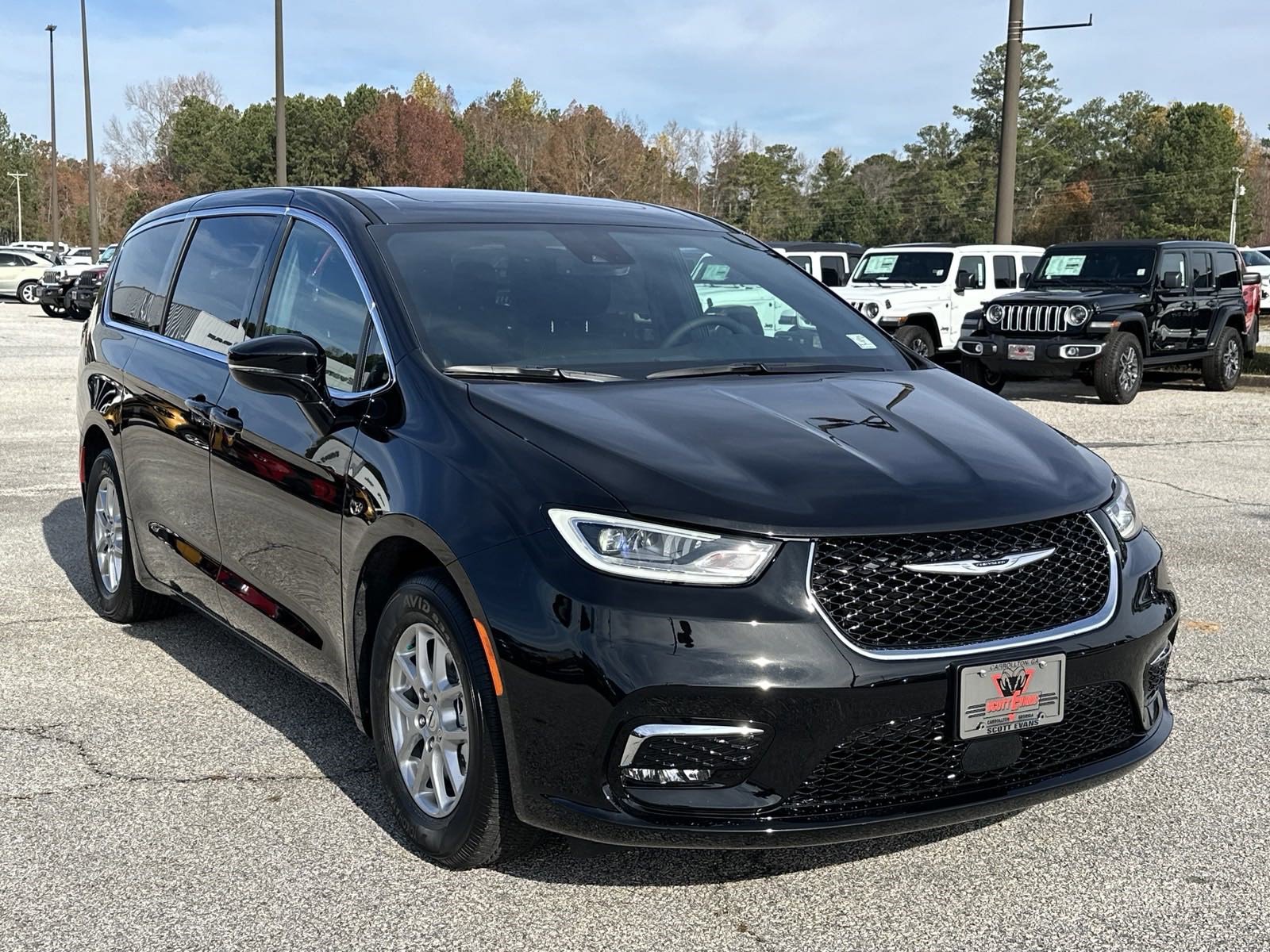 2025 Chrysler Pacifica photo 2
