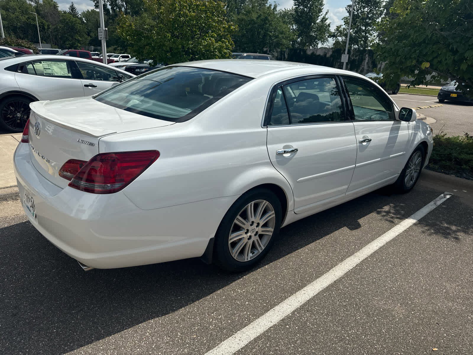 Used 2008 Toyota Avalon Limited with VIN 4T1BK36B68U280360 for sale in Golden Valley, Minnesota