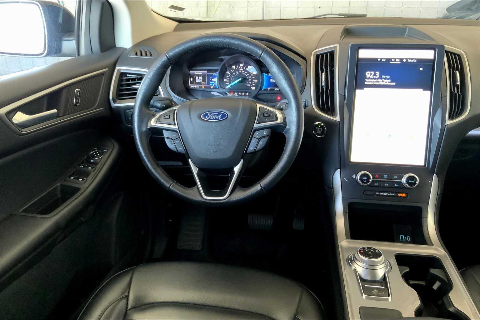 2023 Ford Edge SEL photo 5