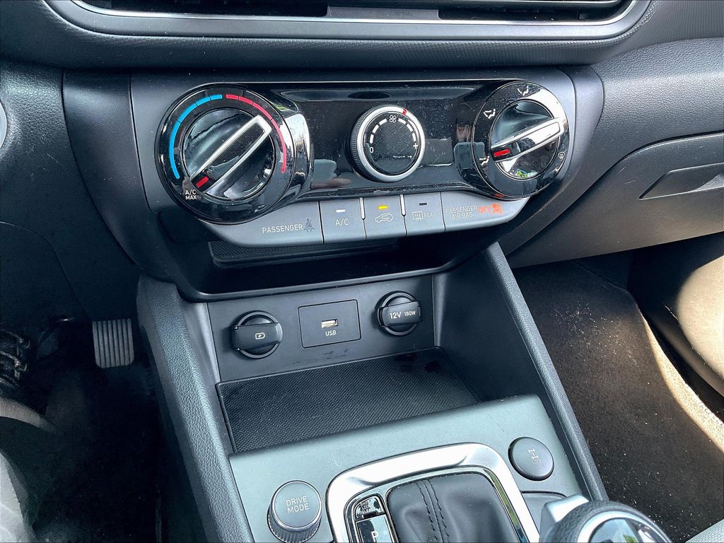 2023 Hyundai Kona SEL photo 24