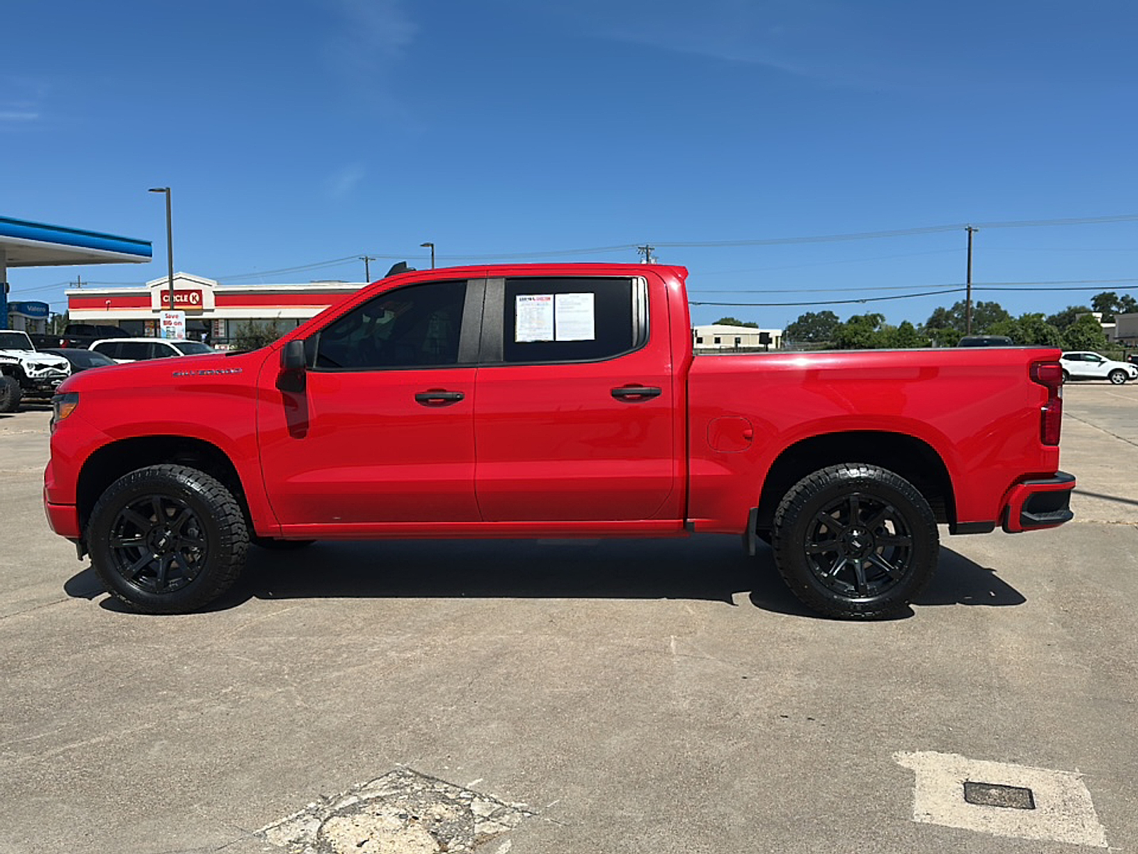2023 Chevrolet Silverado 1500 Custom photo 2