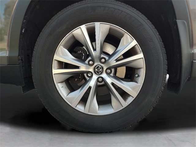 2016 Toyota Highlander LE Plus photo 4