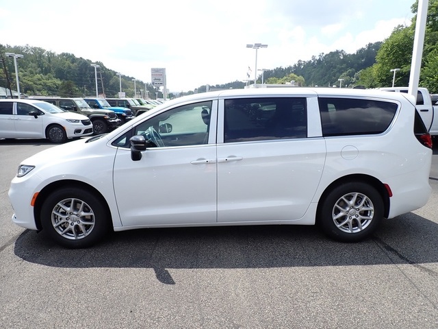 2025 Chrysler Pacifica photo 2