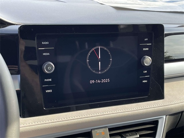 2025 Volkswagen Taos SE photo 13