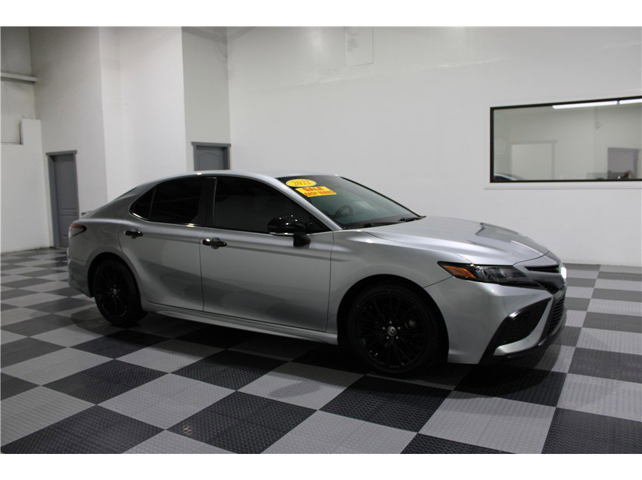 2022 Toyota Camry SE's photo