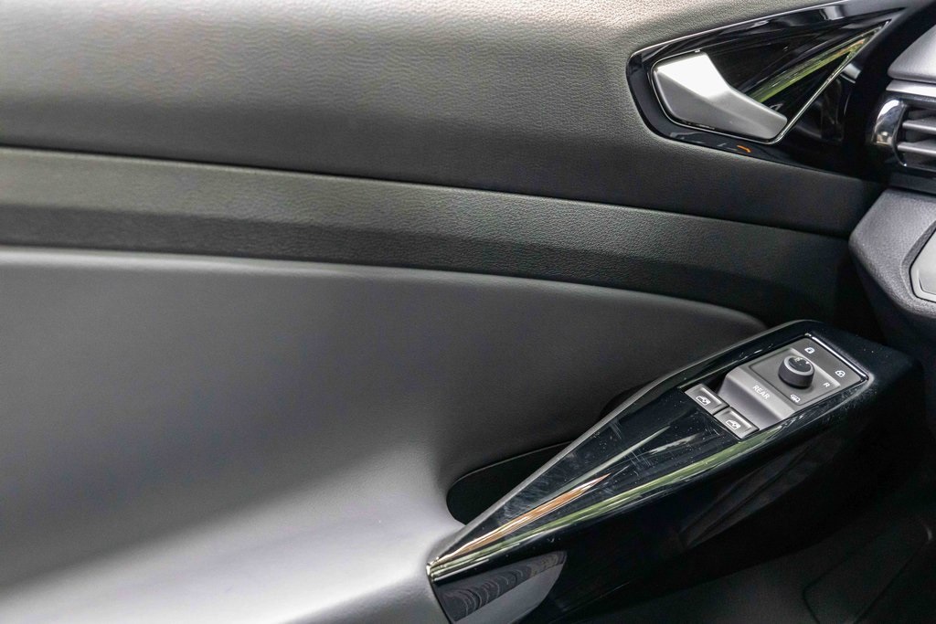2022 Volkswagen ID.4 Pro photo 12