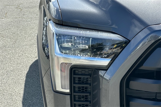 2025 Toyota Tundra SR5 CrewMax photo 28