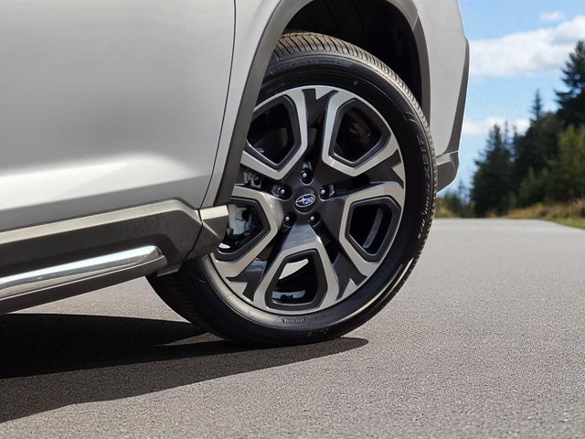 2025 Subaru Ascent Touring photo 4