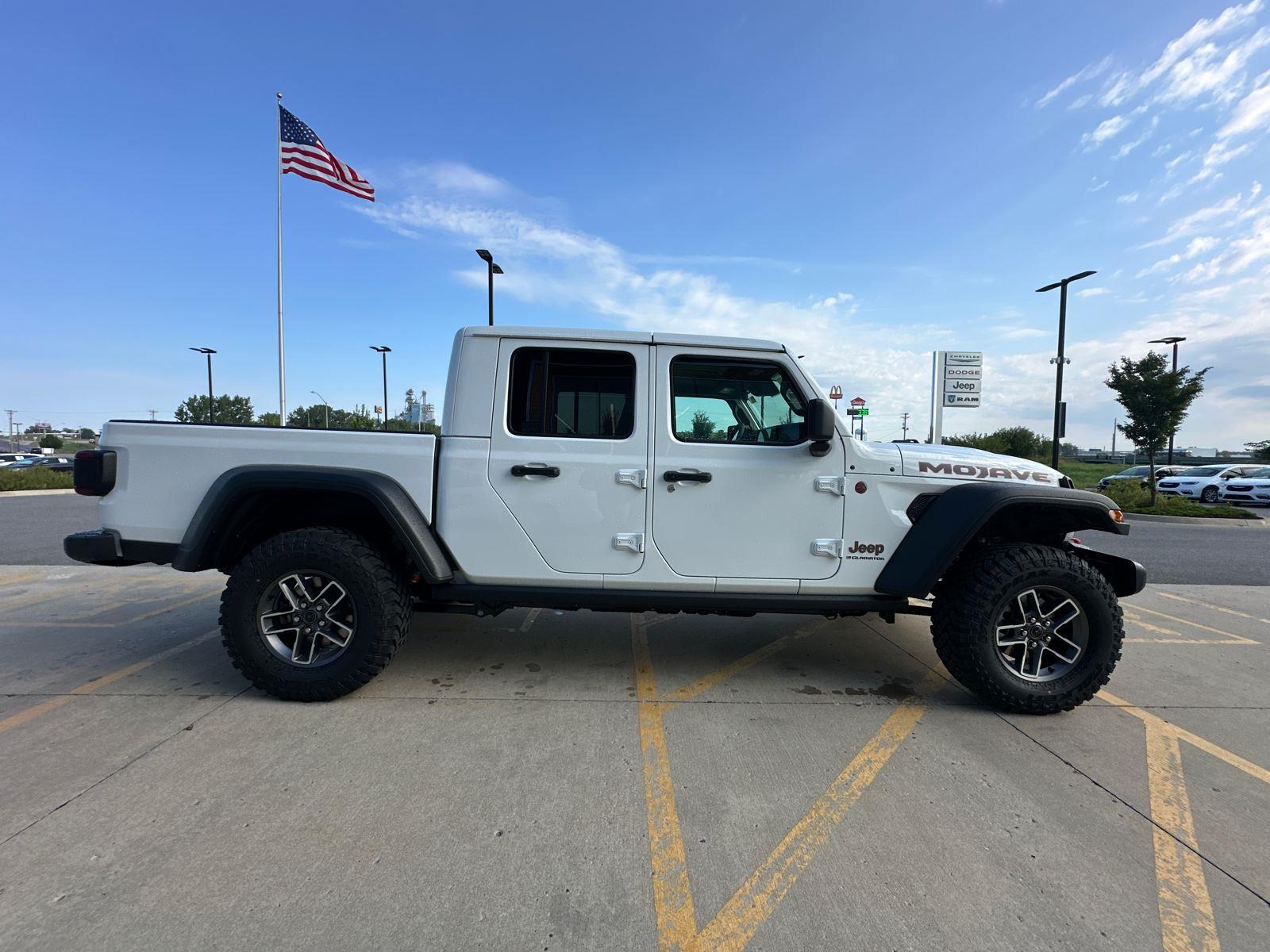 2025 Jeep Gladiator Mojave photo 3