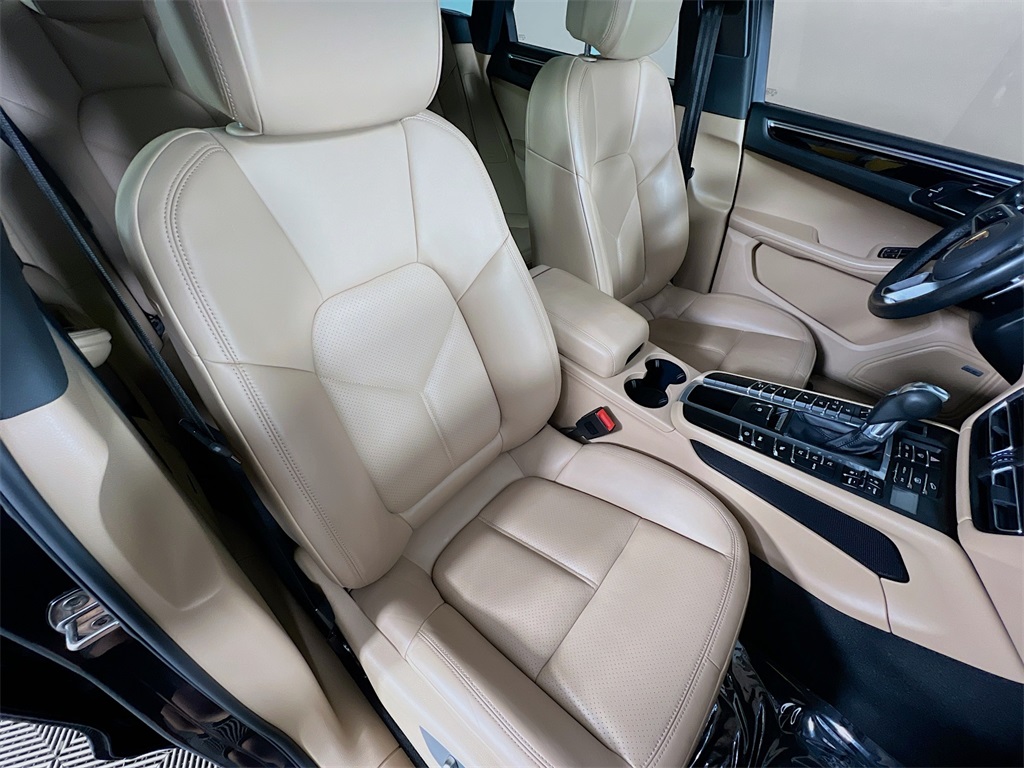 2021 Porsche Macan Base photo 29