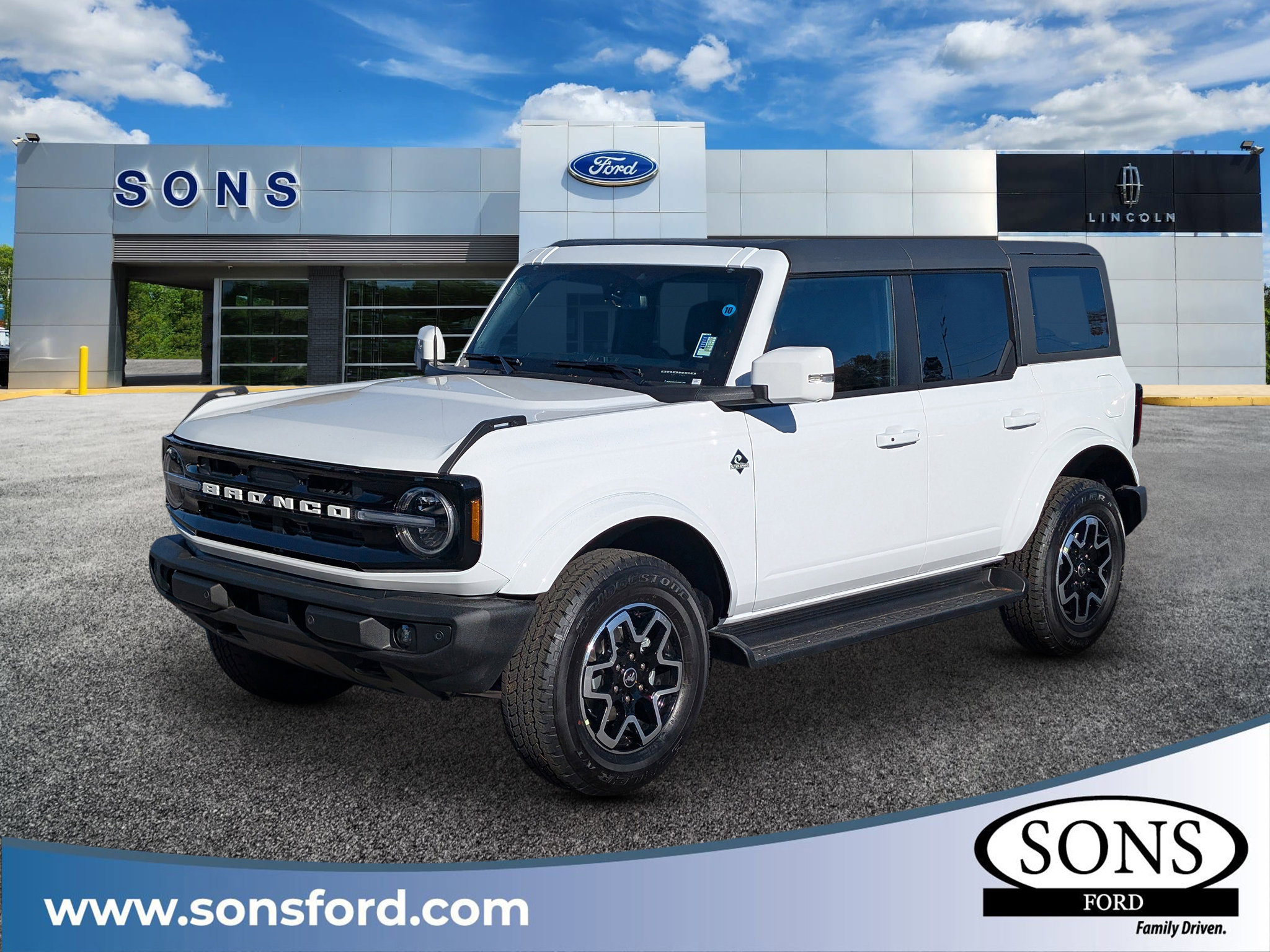 2025 Ford Bronco 4-Door Outer Banks's photo