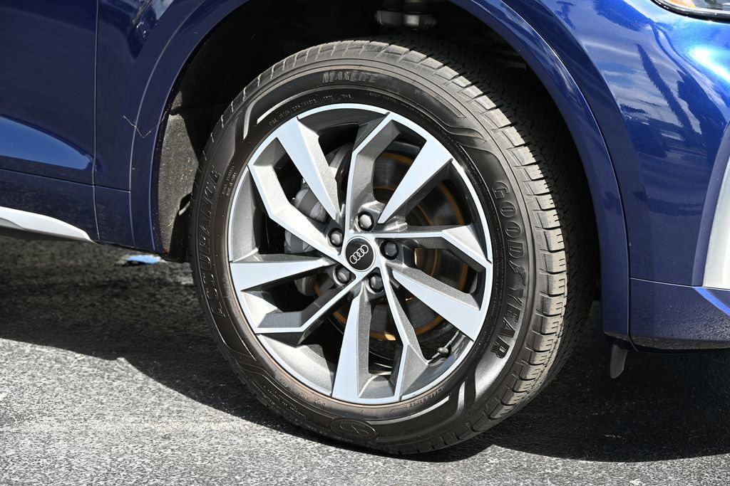 2023 Audi Q5 45 S line Premium photo 9