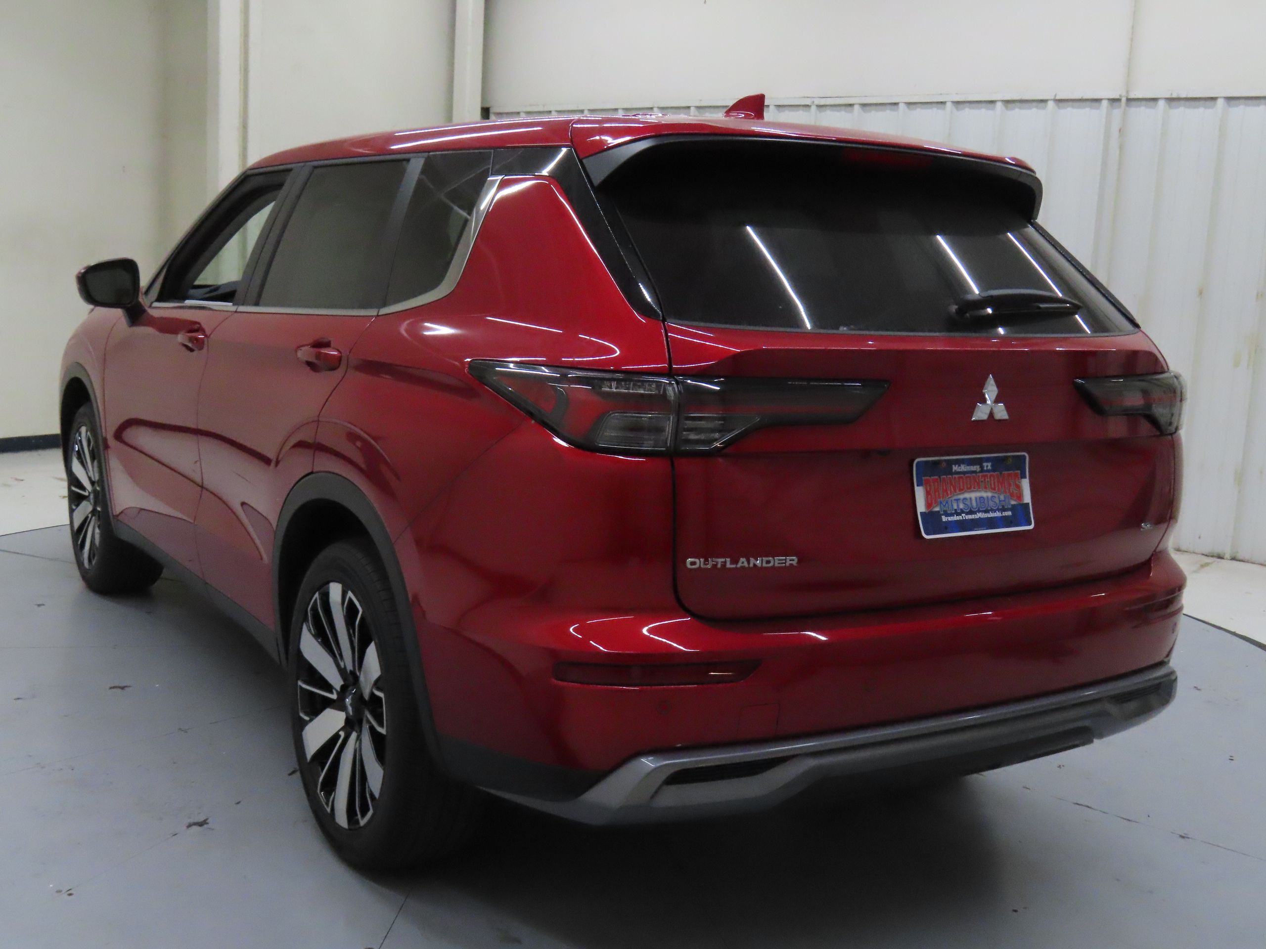 2025 Mitsubishi Outlander SE photo 4