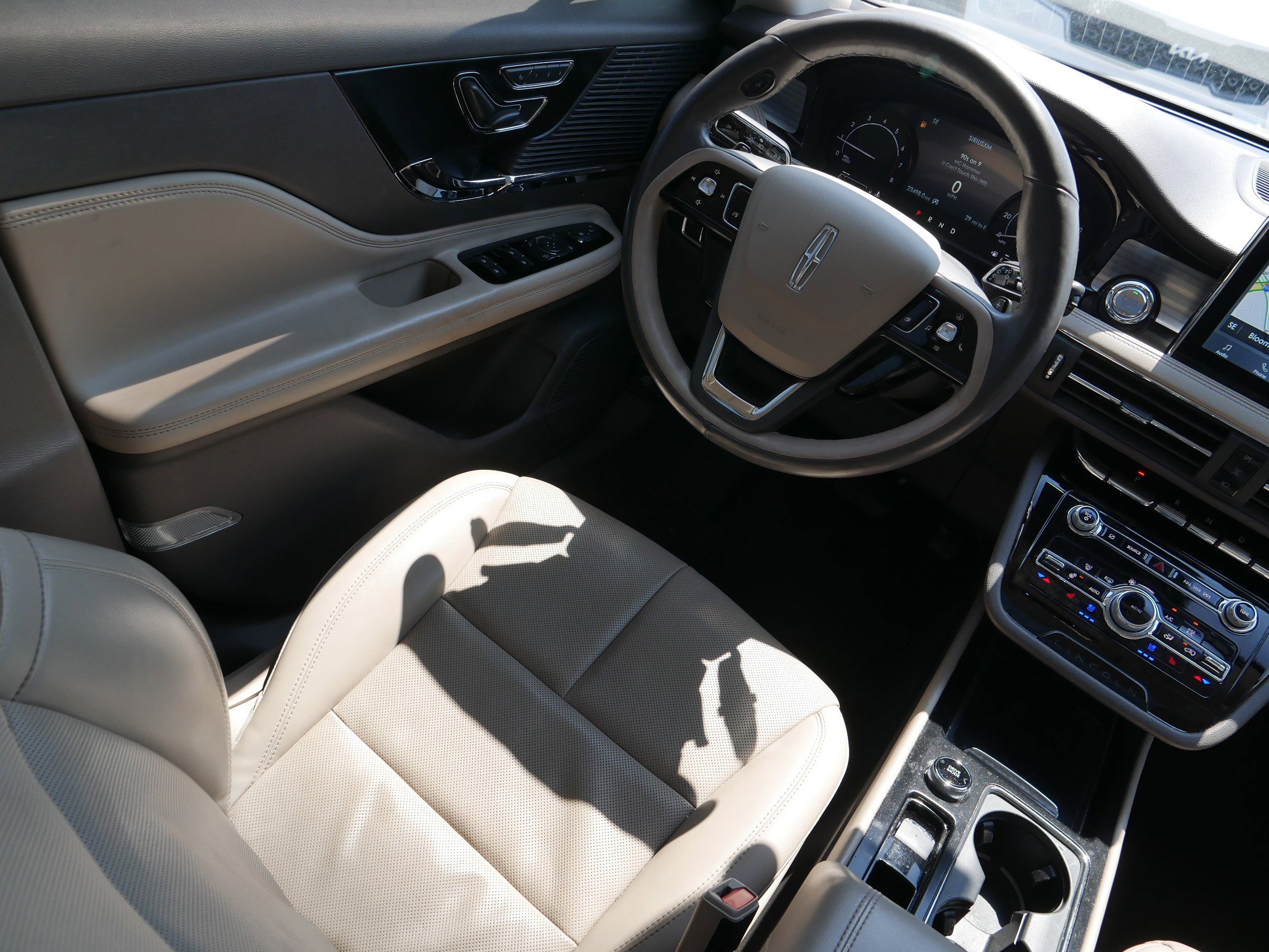 2022 Lincoln Corsair Standard photo 9