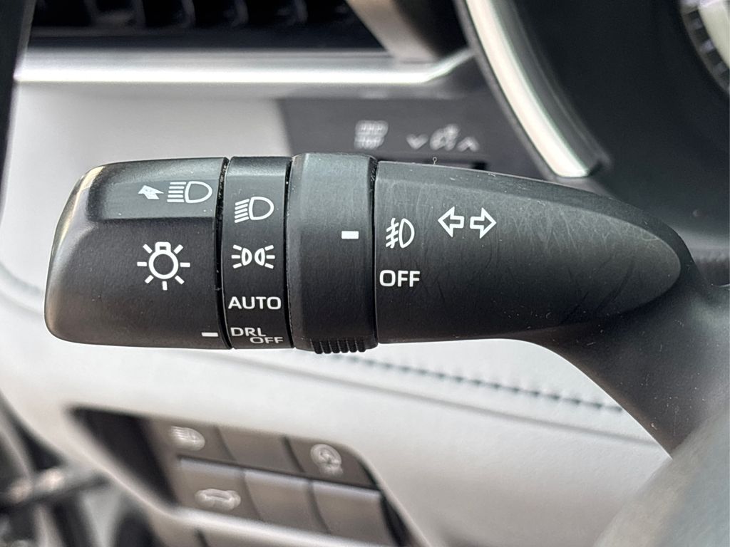 2023 Toyota Highlander L photo 25