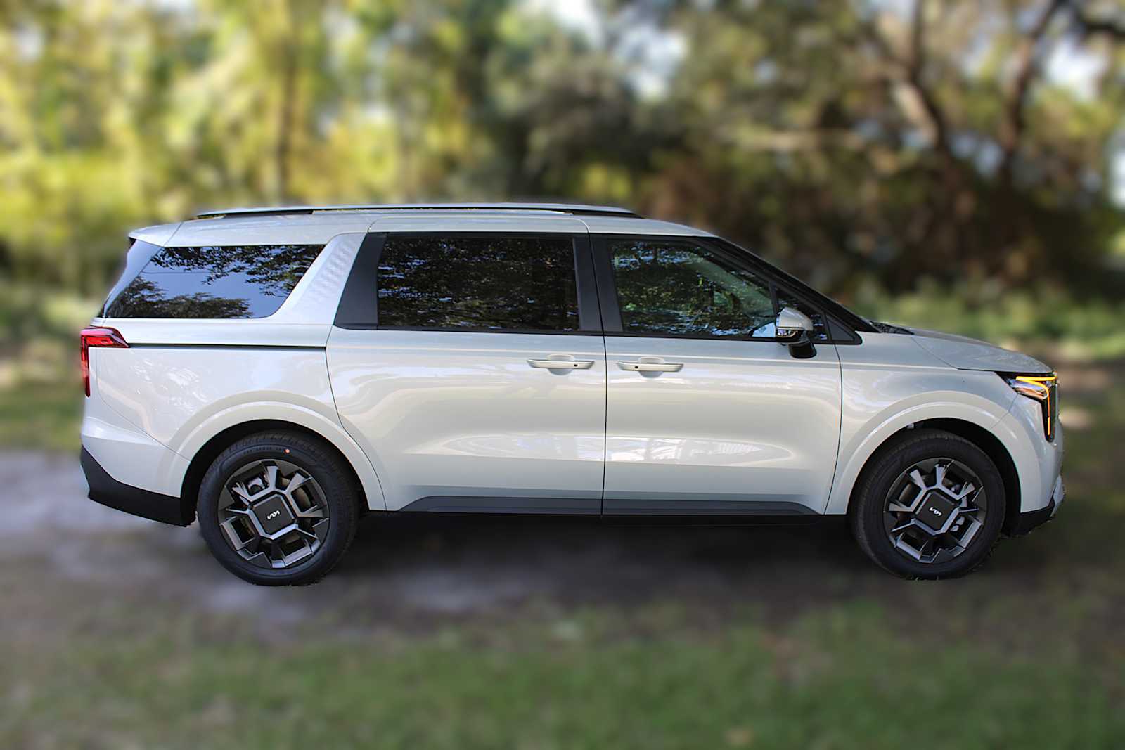 2026 Kia Carnival EX photo 2