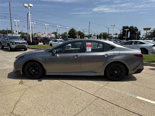 2025 Toyota Camry SE photo 6