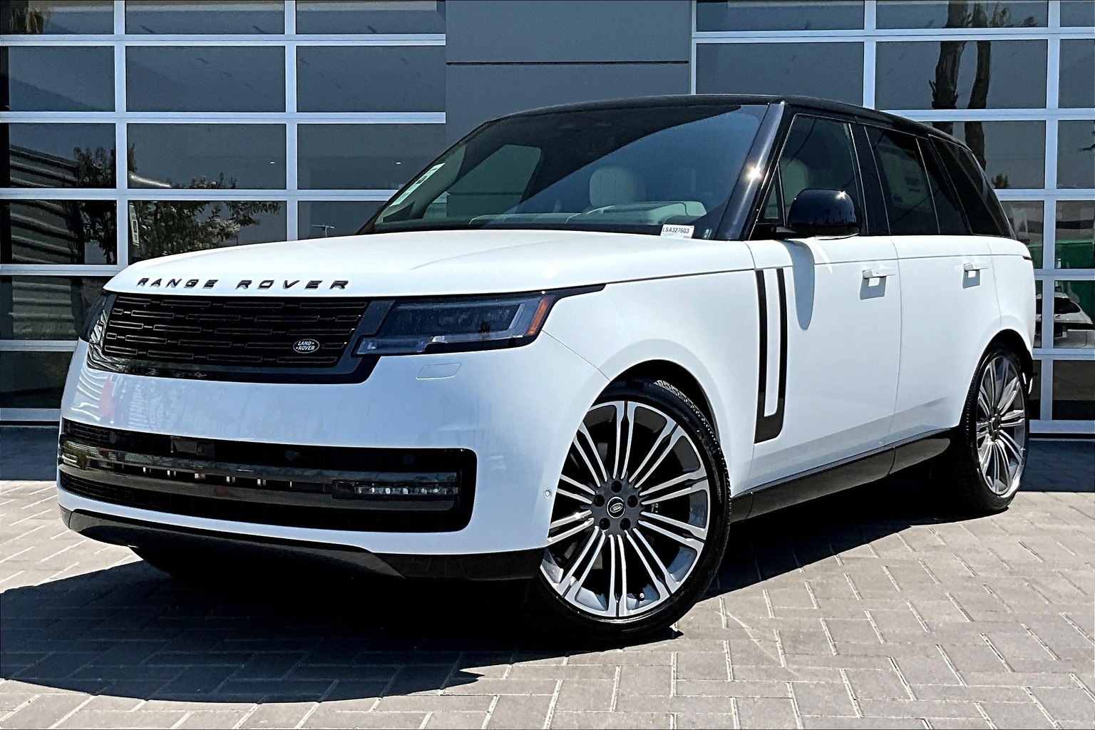 2025 Land Rover Range Rover SE's photo