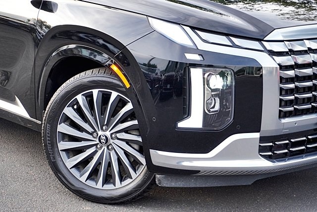 Used 2023 Black Hyundai Calligraphy image 3