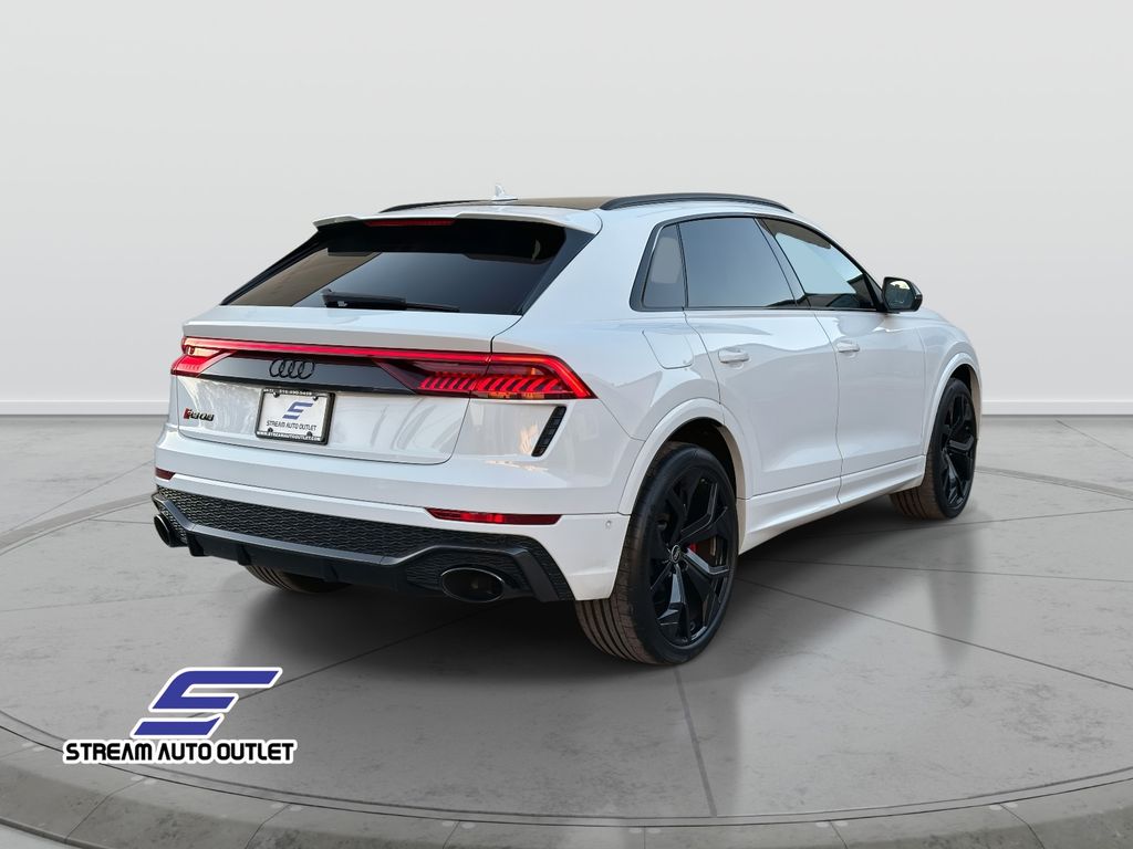 2024 Audi RS Q8 photo 2