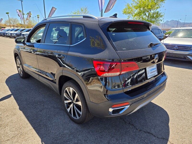 2024 Volkswagen Taos SE photo 3