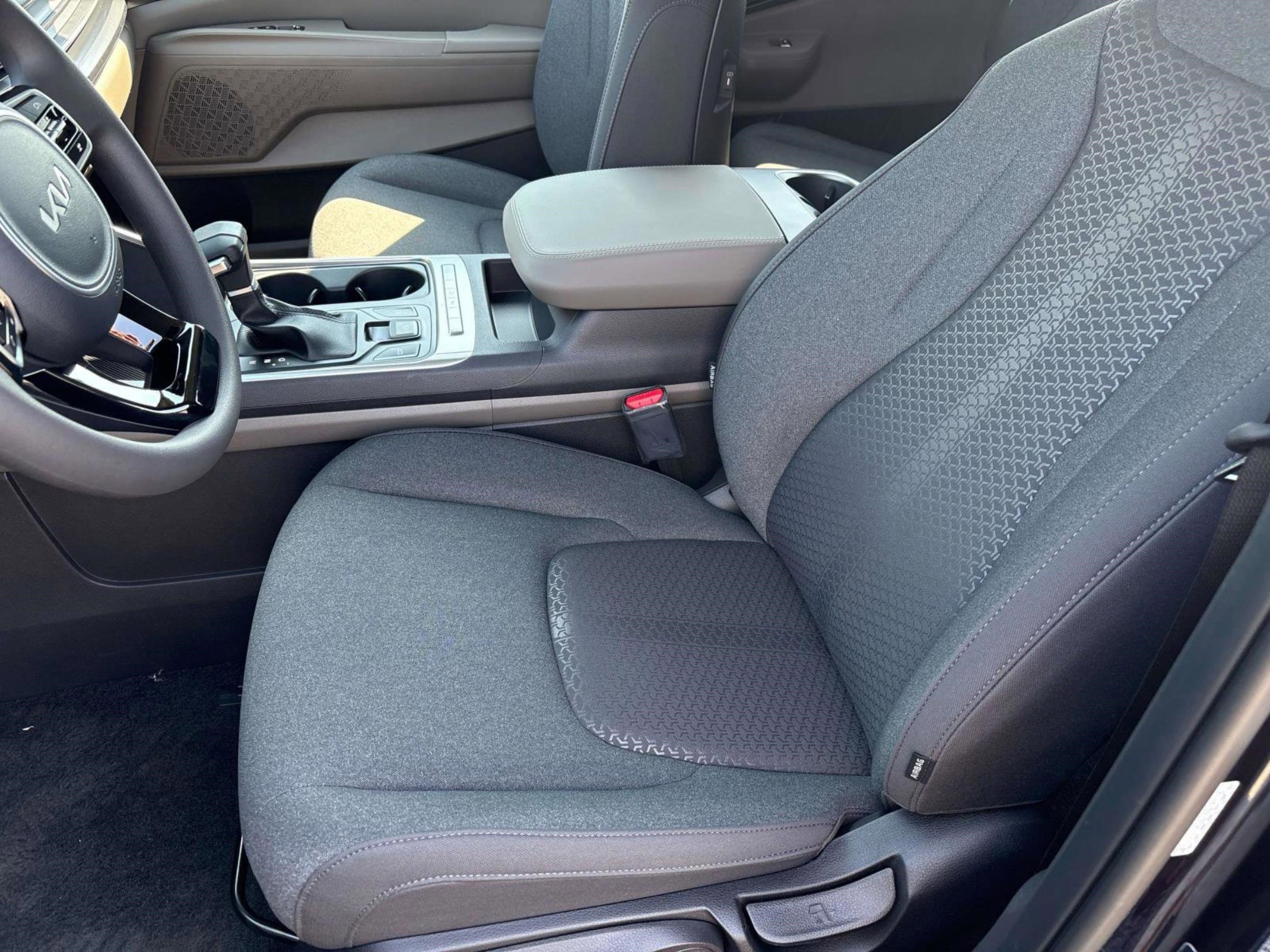 2026 Kia Carnival LX photo 20
