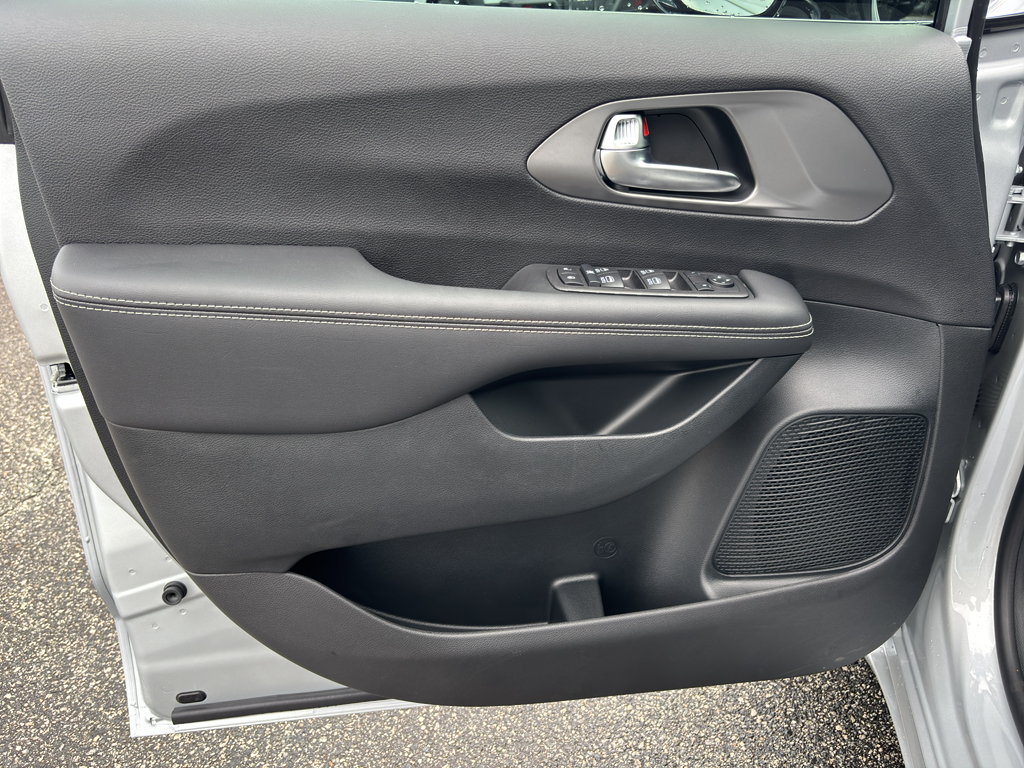 2026 Chrysler Voyager LX photo 23