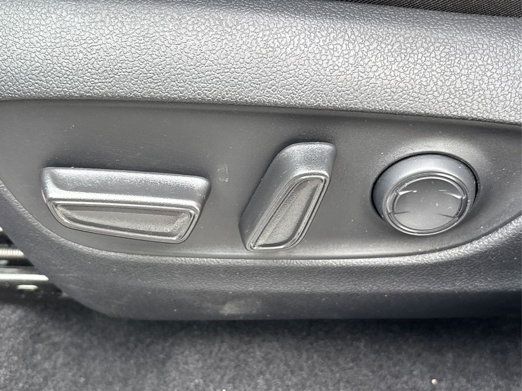 2022 Toyota RAV4 XLE photo 34