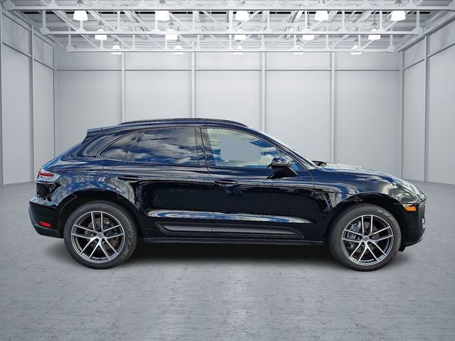 2022 Porsche Macan Base photo 4