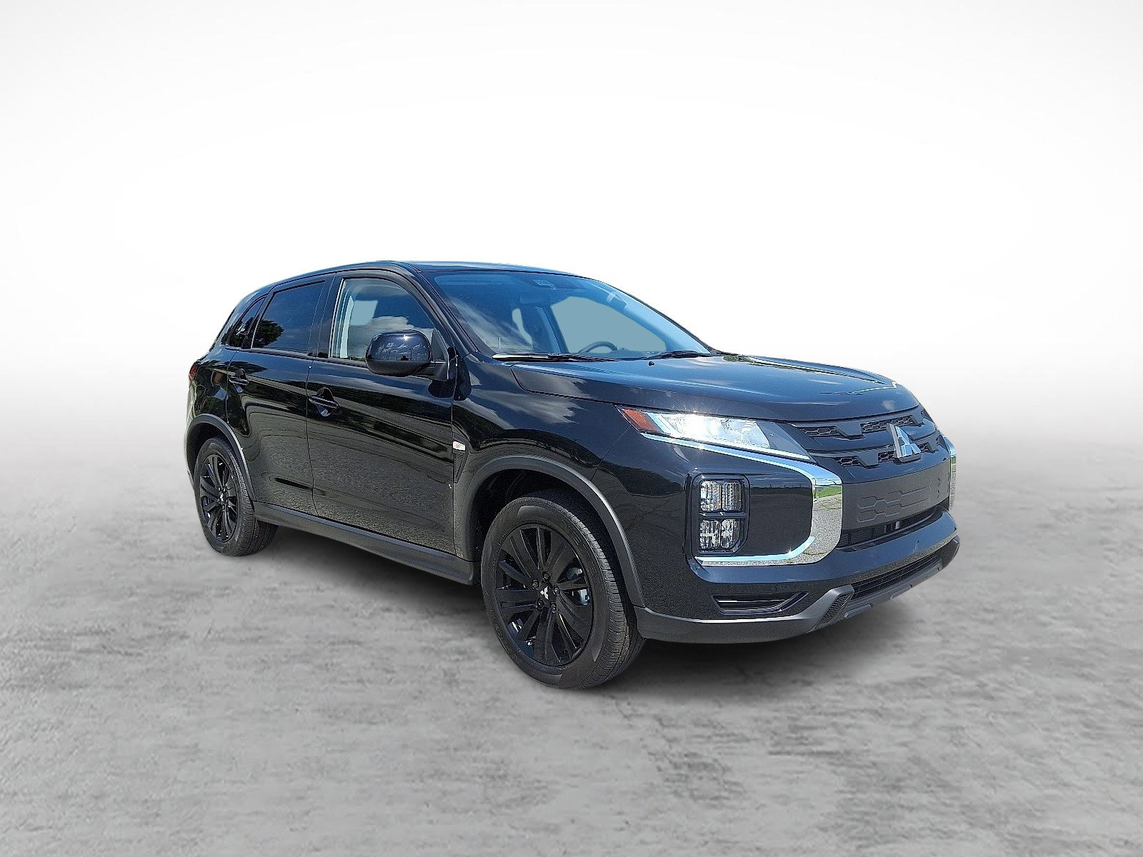 2025 Mitsubishi Outlander Sport LE's photo