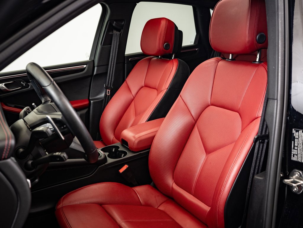 2024 Porsche Macan T photo 5