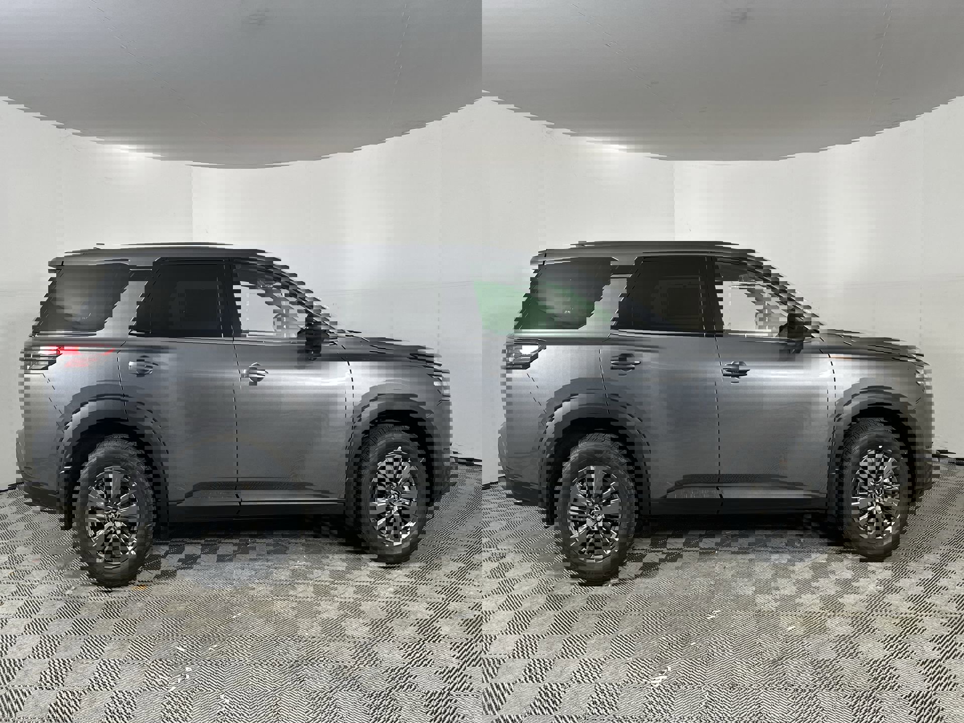 2025 Nissan Pathfinder S photo 8