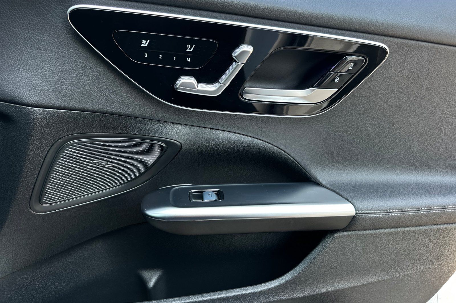 2025 Mercedes Benz C 300 photo 29