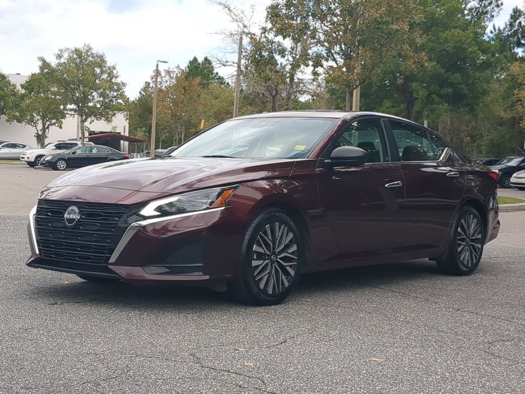 2024 Nissan Altima SV's photo