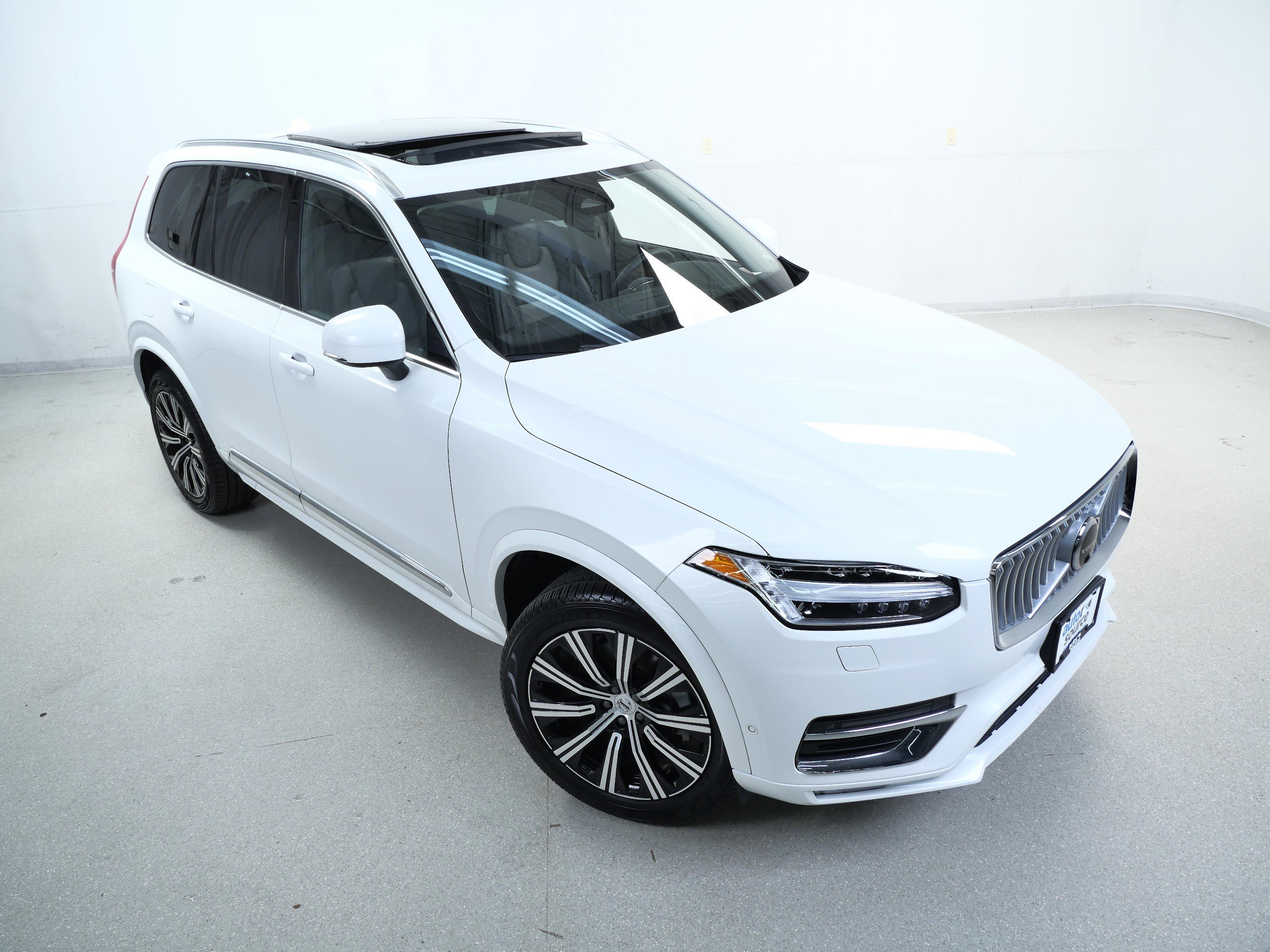 2025 Volvo XC90 Plus photo 3