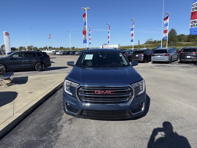 2024 Gmc Terrain SLT photo 2
