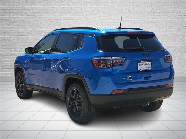 2026 Jeep Compass Latitude photo 3