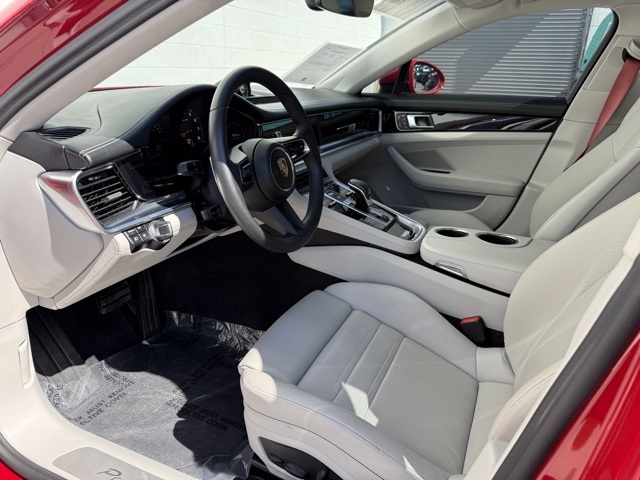 2023 Porsche Panamera 4 Executive photo 4