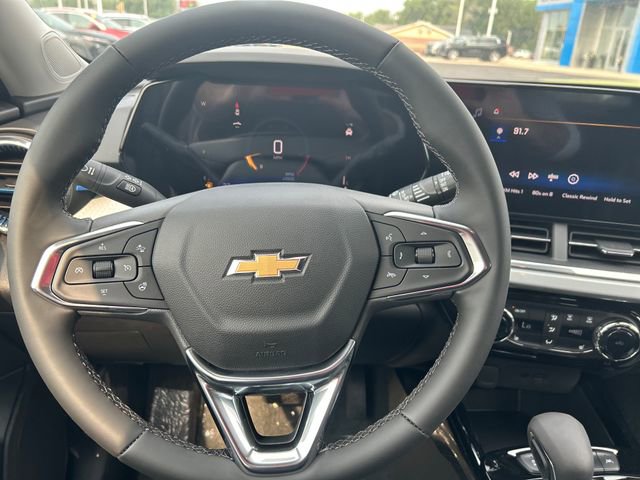 2025 Chevrolet Trax LT photo 13